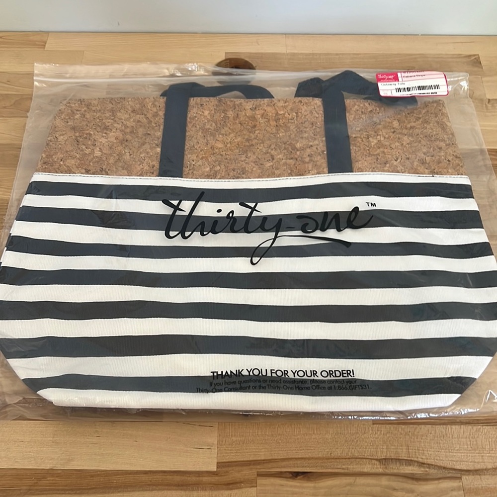 Thirty One Getaway Tote - NIP